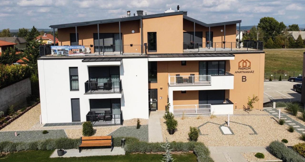Paskom Apartmanhaz Nyergesujfalu Екстер'єр фото
