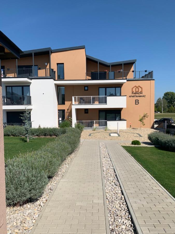 Paskom Apartmanhaz Nyergesujfalu Екстер'єр фото