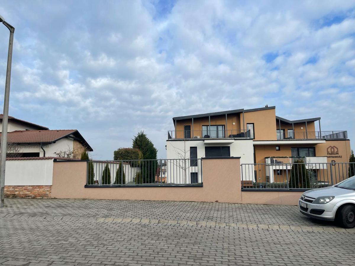 Paskom Apartmanhaz Nyergesujfalu Екстер'єр фото
